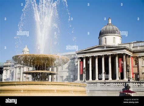 London National Gallery And Fountain On The Trafalgar Square Stock