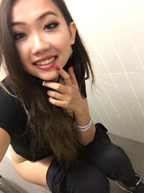 Tw Pornstars 🍖 Harriet Sugarcookie 🍖 Twitter Conference Toilet Selfie 1157 Am 15 Sep 2017