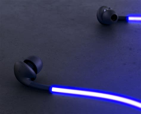 Glow Smart Headphones With Laser Light Pulses To The Beat Of Your Music