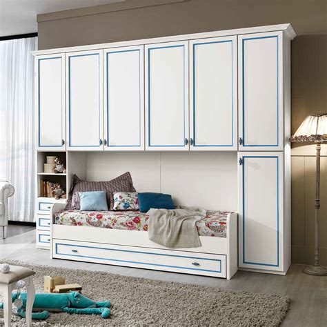 Également synonyme de fraîcheur, le bleu clair permet de mettre en valeur votre intérieur et de renforcer la luminosité naturelle de la pièce. Chambre d'enfant blanche - COL02 - M.C.S. - bleue / en ...