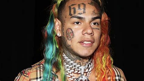 6ix9ine Tries Convincing Gas Station In Miami Hes Lil Pump