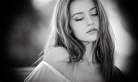 Black And White Portrait Of A Pretty Lady Free Image Download
