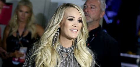 Carrie Underwood Shares Selfie Showing Her Facial Scar Close Up Facial Scar Selfie Show