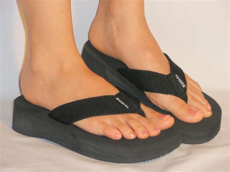 Sooo Cute Super Comfy Foam Thong Flat Flip Flops Low Wedge Sandals