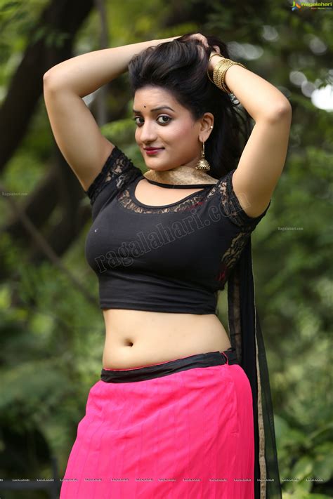 Heroine concentrated attack film squadron chargeman onslaught! Janani Spicy Hot actress hot saree hot navel hot cleavage ...
