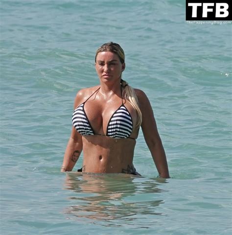 Katie Price Showcases Her Big Boobs In A Bikini While Enjoying Her