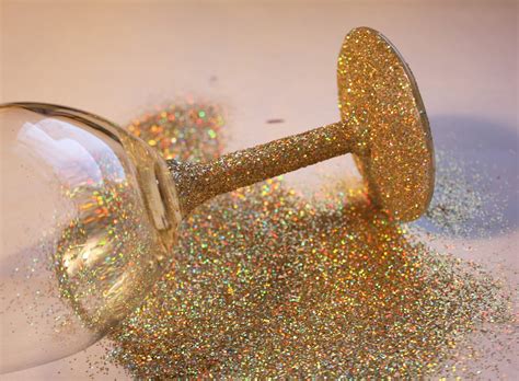 20 Sparkling Diy Glitter Decorations That Will Cheer Up Your Home