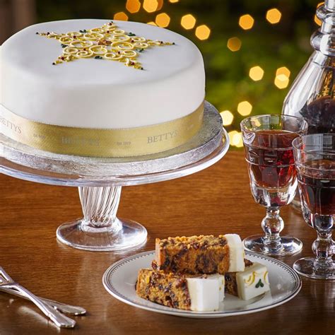 In fact, a cake looks quite raw and unfinished without that creamy, soft, sweet, delicious, and not to mention beautiful decoration. Soft Iced Star Christmas Cake (With images) | Christmas ...