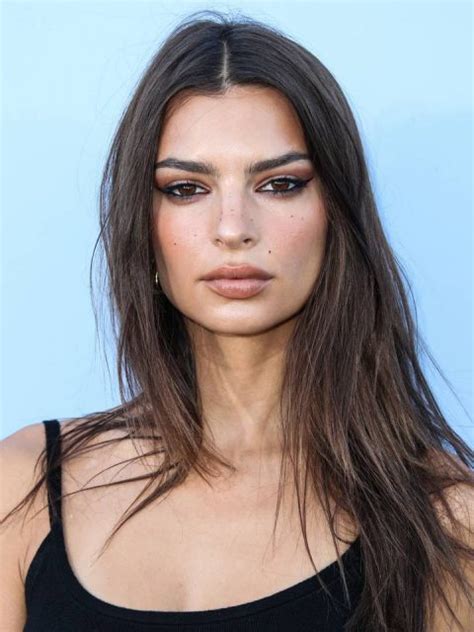 Emily Ratajkowski Height Weight Size Body Measurements Biography