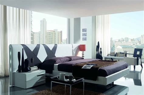 Offenes Schlafzimmer mit Fensterfront und Bett Atenea von ...
