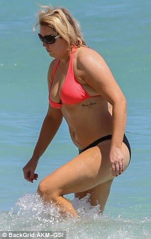 Mel Greig Strips Down To A Mismatched Bikini To Go For A Swim In Hawaii Daily Mail Online