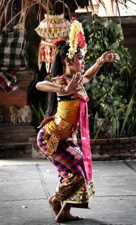Dancing Spirits Penari Bali Indonesia