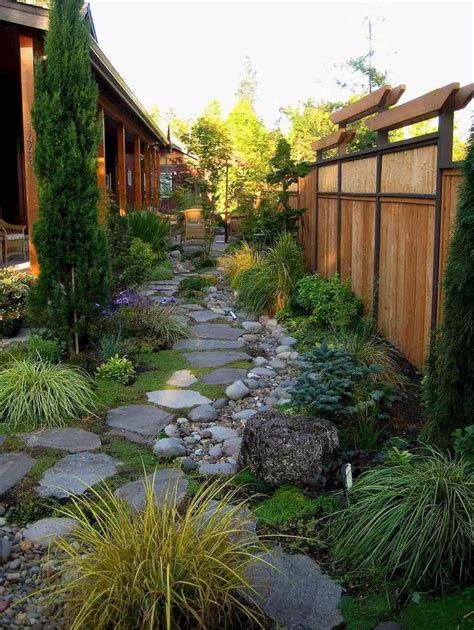 90 Beautiful Side Yard Garden Decor Ideas 65