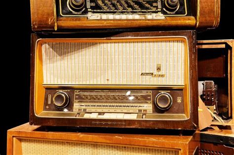Zum Paradox Inhalt Wo Wurde Das Radio Erfunden Und Umgekehrt Arm Szene
