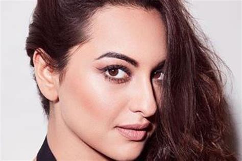Fraud Case Filed Against Sonakshi Sinha And Four Others India Tv Hindi