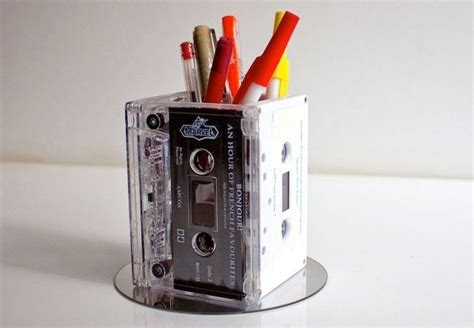 How To Recycle Audio Cassette Tapes Cool Diy Projects Diy Art