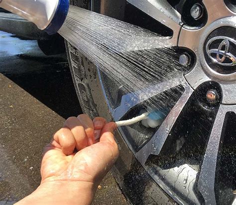 ホイール洗車には100均のブラシやスポンジが役立つ！おすすめ商品の効果を徹底検証 Cobby