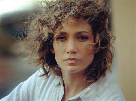 Você não pode adicionar ícones premium à sua coleção. Jennifer Lopez quebra tabu e assume sobrinho não binário - MoveNotícias