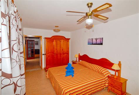 Boasting an outdoor swimming pool and a terrace, apartamento delia castillo offers accommodations in caleta de fuste with free wifi and pool views. Hotel Castillo Beach Club35610 - Fuerteventura, Wyspy ...