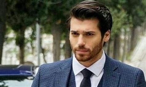 Can yaman 5 yaşındayken, anne ve babası ayrıldı. Can Yaman di Bitter Sweet lascia la recitazione per il servizio militare