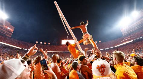 Tennessee Fans Tear Down Goalposts After Beating Nick Saban Alabama