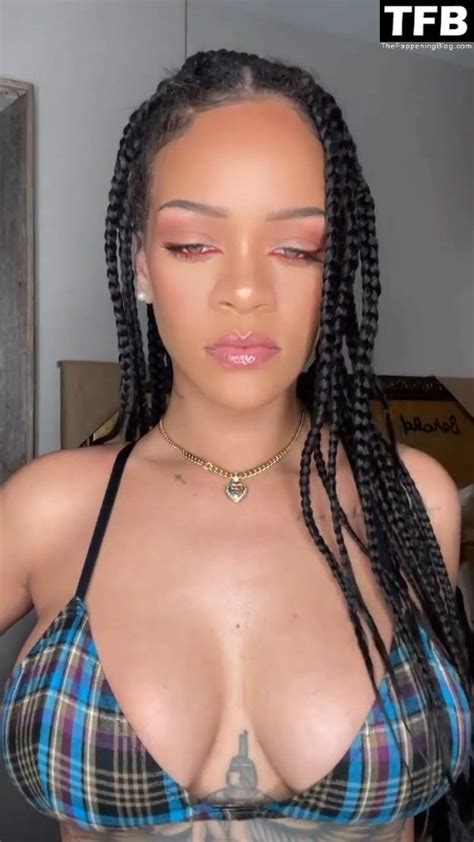 Rihanna Shows Off Her Sexy Tits And Nude Ass 9 Pics Video Thefappening
