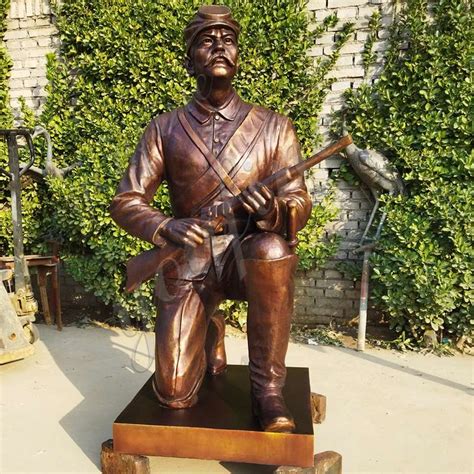 Life Size Kneeling Soldier Statue Youfine Bronze Sculpture