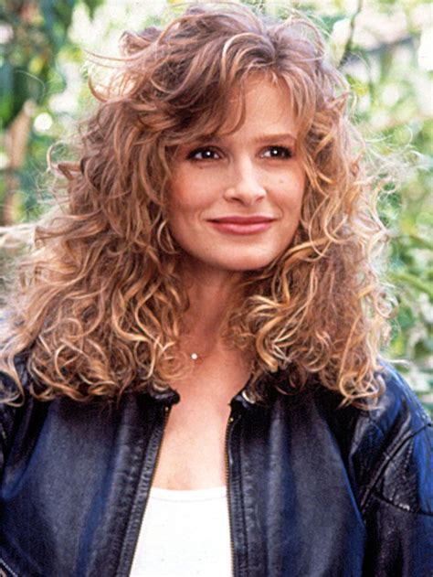 Love This Hairstyle But Is It Too S Kyra Sedgwick Sedgwick Hair