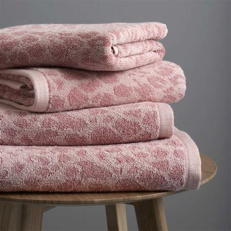 Catherine Lansfield Sengeti Leopard Print Pink Towels