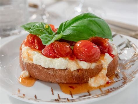 A classic appetizer, giada's bruschetta is made with tomato, olive oil, a little salt and rustic tuscan bread. Ricotta Bruschetta with Sweet and Spicy Tomatoes Recipe ...