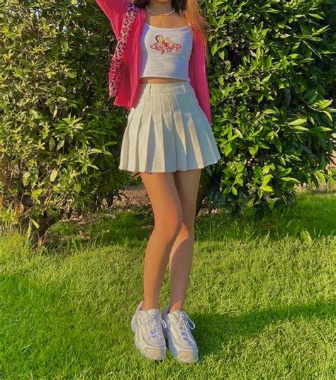 This teenager outfits look related to denim, denim skirt, denim dress and skirts was carefully discovered by our fashion designers and defined as most wanted and expected this time of the year. kar!na 💒🤍 🐄🍥 in 2020 | Indie outfits, Fashion inspo ...