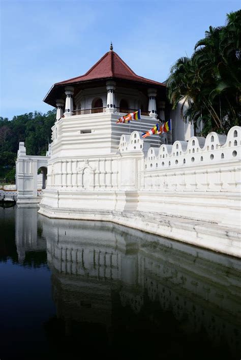 Sri Lanka Temple Of The Tooth Kandy Stock Photo Image Of Tourist