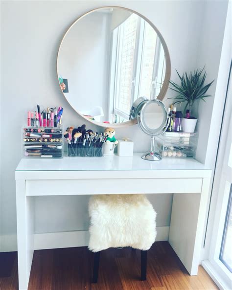 Few vanity table ideas can sure improve not only your mornings but your entire day as well. 19 Best Makeup Vanity Ideas and Designs for 2017