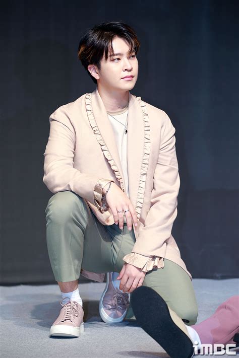 갓세븐 신곡 ＜not by the moon＞ 무대 방송 최초 공개! 갓세븐 영재, 사생팬 연락에 '분노'… "잠도 못자고 돌아버릴 것 ...