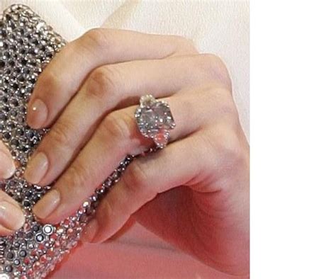 Jennifer Lopez Memorable Engagement Rings Fully Engaged Official Blog Of Robbins Brothers