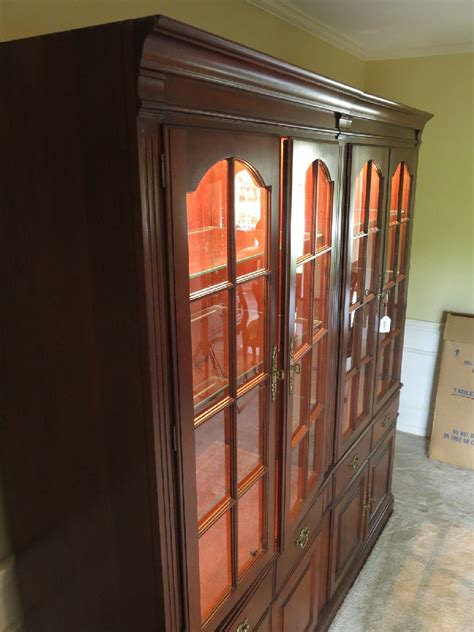 Mahogany Lighted China Cabinet With Glass Doors And Shelves Ebth