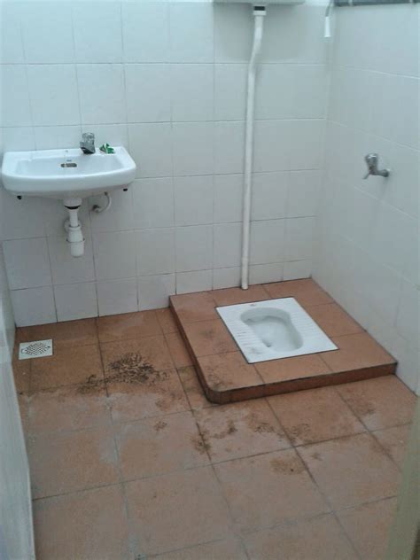 Bahkan bilik airnya juga tidak sebesar mana! Gambar Bilik Air Rumah Kampung | Desainrumahid.com