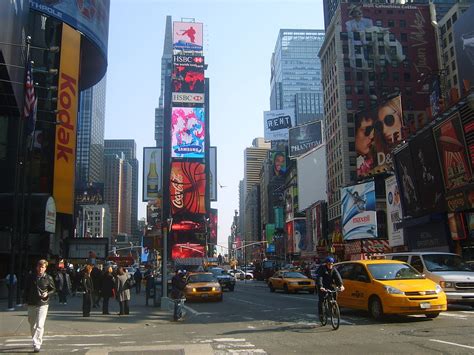 New york times square underwent a dramatic revitalization in the 1990s; Times Square - Vikipeedia