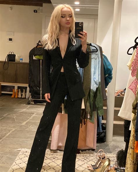 Dove Cameron Outfits Styles And Looks K4 Fashion