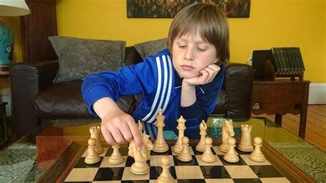 صرف 10 سال کی عمر میں شطرنج کے ایک گرینڈ ماسٹر کو شکست دینے والے فریڈی