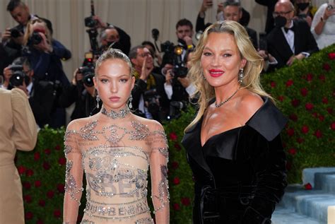 Kate Mosss Daughter Lila Wore Her Insulin Pump On The Met Gala Red