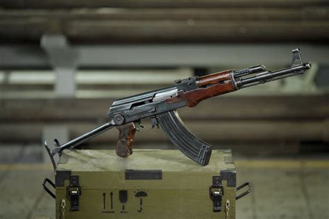 Ak 47 Transformou Kalashnikov Na Melhor Fábrica De Armamentos Do Mundo