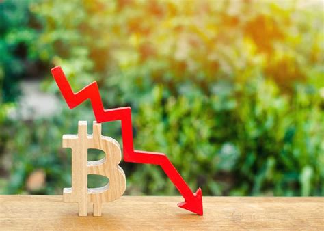 Bitcoin's value has dropped significantly since it hit historic highs in 2017, with the latest price crash pushing the cryptocurrency below one third of last december's $20,000 peak. Bitcoin price crashes violently below $8,200 - Time for ...