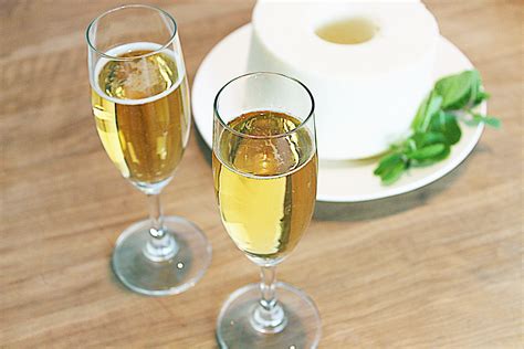 This is the hardest part. Hurom Apple Cider Soda | Pulp recipe, Champagne flute, Cider