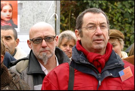 Le père de la fillette disparue il y a tout juste 18 ans a annoncé lundi 8 janvier vouloir déposer plainte quinze ans après la disparition de la petite estelle mouzin, son père éric a décidé d'attaquer l'état. Selim, le fils de Michel Fourniret, vit "difficilement ...