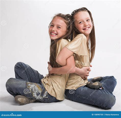 Deux Petites Filles Photo Stock Image Du Mignon Beau 10898758