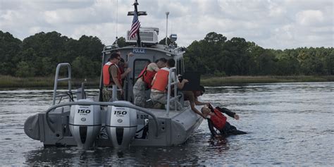 Sailors Navigate Airmen Through Joint Boating Course