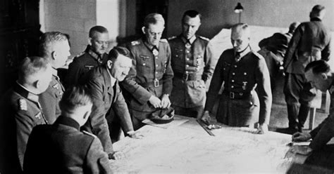 Rasende Adolf Hitler Erklærer Krigen For Tabt Historienetdk