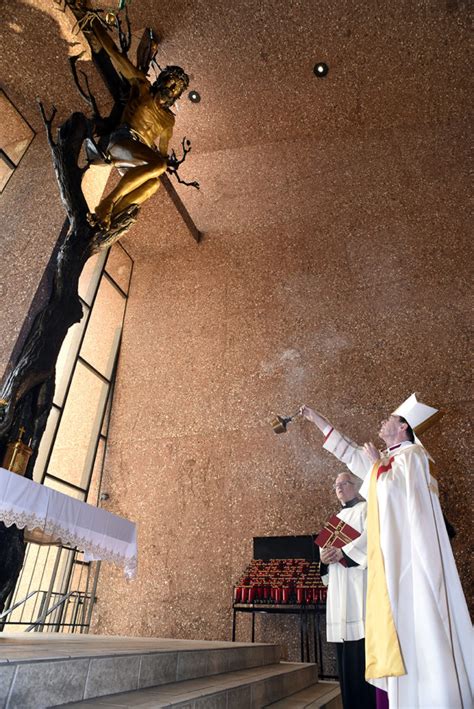 New Crucifix Reinforces Highly Visited Sedona Chapel As Pilgrimage Site The Catholic Sun