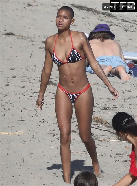 WILLOW SMITH SEXY SEEN SHOWCASING HER HOT BIKINI BODY AT THE BEACH IN